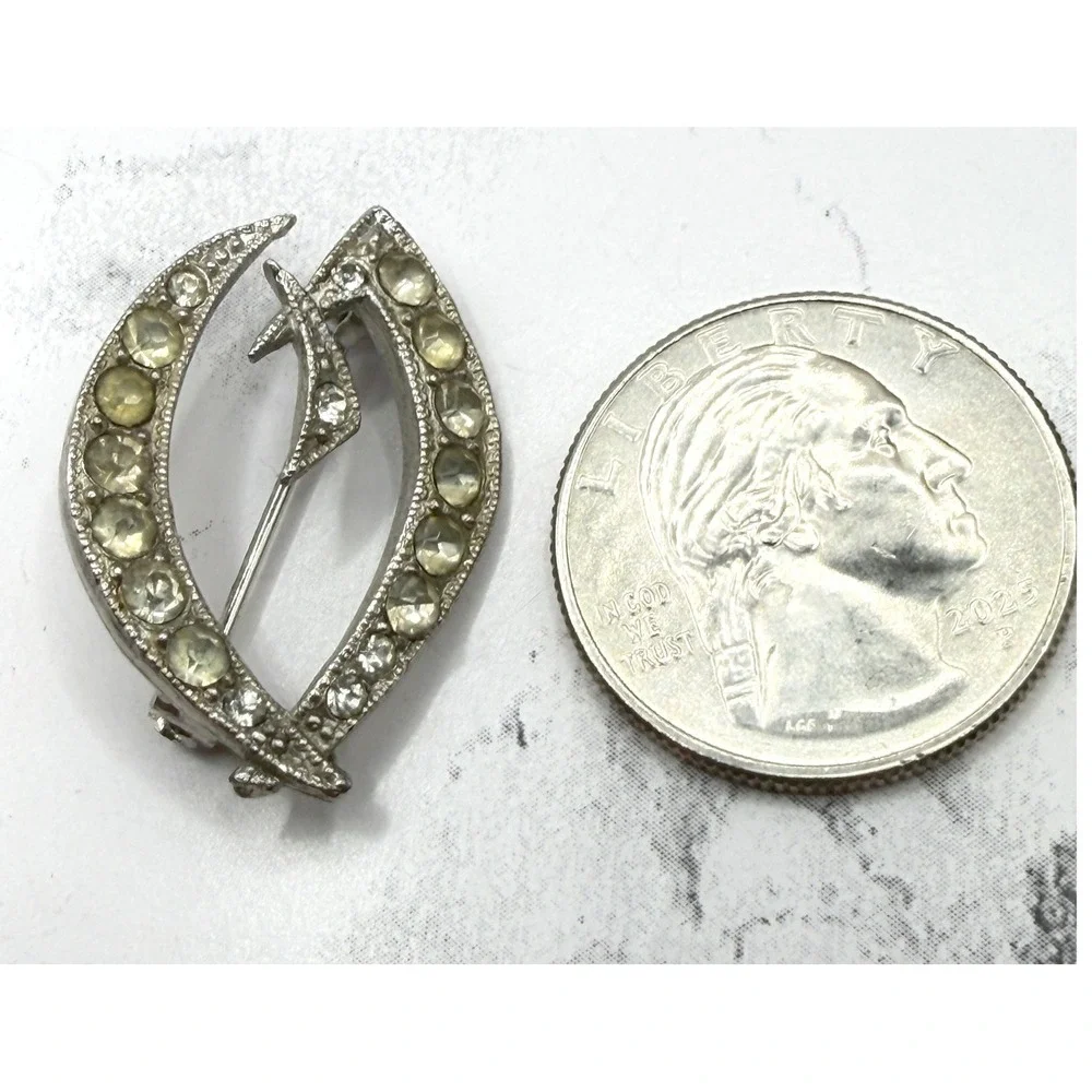 Vintage Silver Tone Leaf‎ Brooch Yellow Rhinestones Mid Century Pin